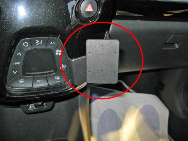 Brodit ProClip - Citroen C1 / Peugeot 108 / Toyota Aygo - Bj. 14-21 - Angled Mount - 855051