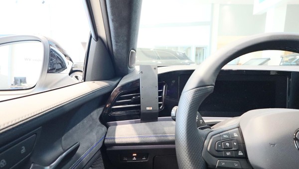 Brodit ProClip - VW Passat - Bj. 24-26 - Left Mount - 806197