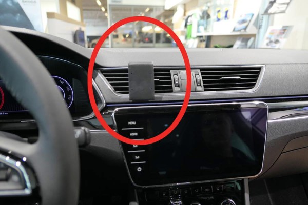 Brodit ProClip - Skoda Superb - Bj. 20-23 - Center Mount - 855554